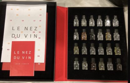 Los libros-experiencia de "Le Nez du Vin" son guías de cata de vinos